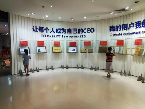 在行走中成長 記2013級1班、2班家委會組織海爾文化展假期研學活動